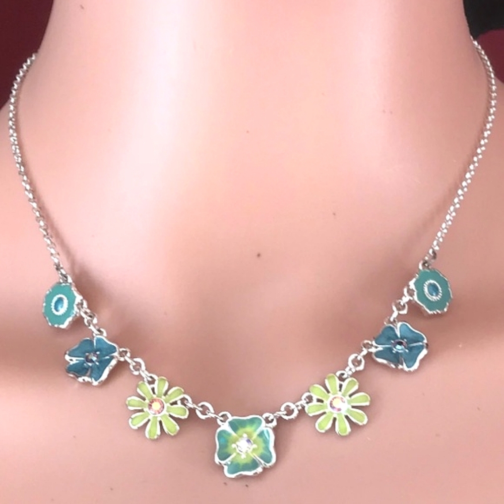 💞💗 Vintage Avon Flower Enamel Rhinestone Necklace Stud Earrings Matching Set